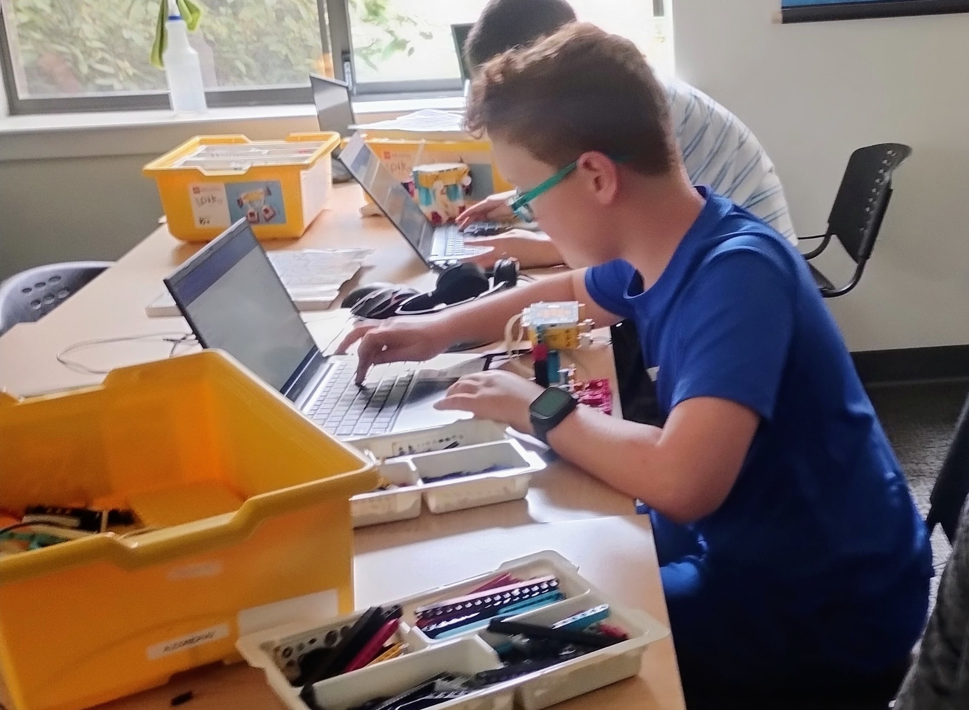 Student coding in Blue Robot class